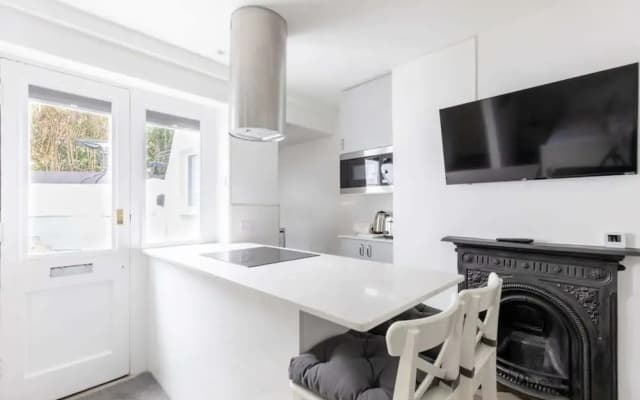 Sleek & Well-connected Studio Flat Archway! - photo 3