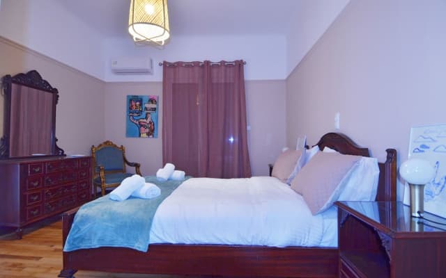 A modern and neoclassical apartment - photo 2
