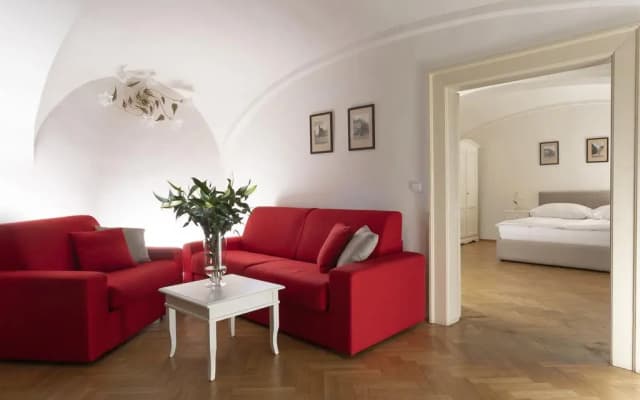 Three Golden Crowns Apartments - photo 2