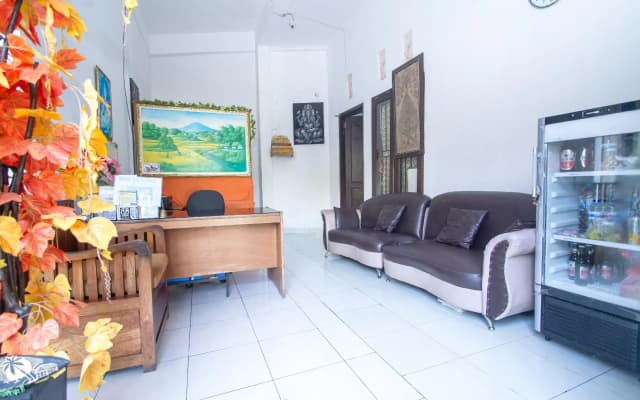 Seminyak Point Guest House - photo 2