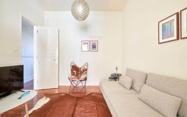 Quiet and Central 2BR APT, By TimeCooler - photo 2