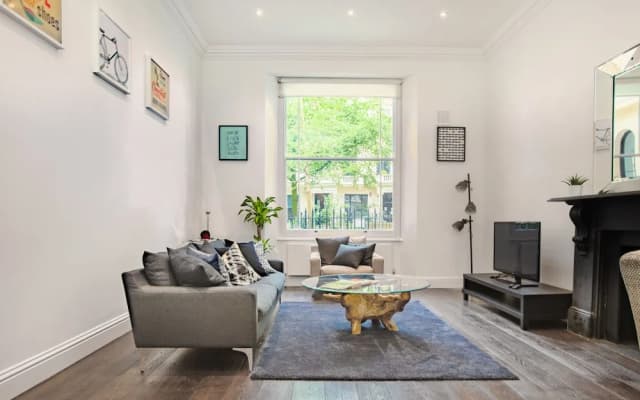 2 Bdr Queens Gardens by the Residences - photo 2