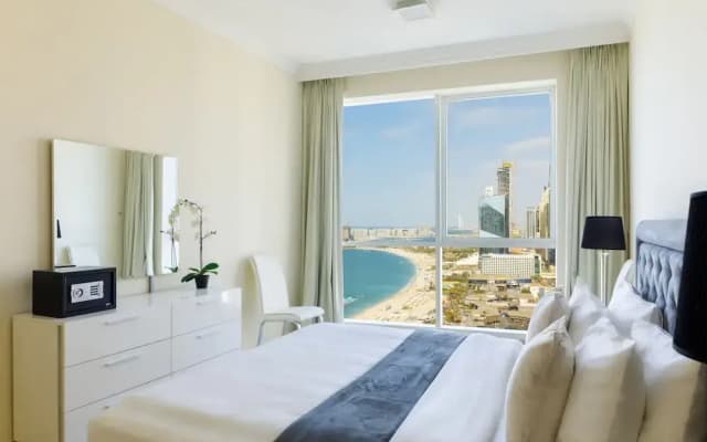 Maison Privee - Jaw-Dropping Sea Vw in Luxury Apt w/Delux Fittings - photo 4