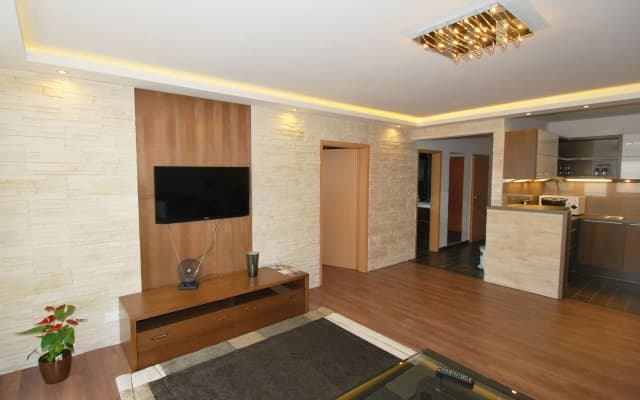 Arpad Bridge Apartments - photo 2