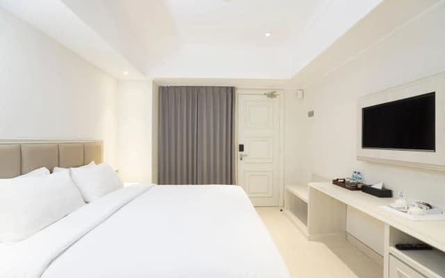 Alron Hotel Kuta Powered by Archipelago - photo 4