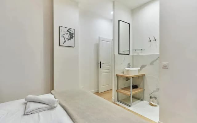 Apartment Center of Paris Sacre Coeur - photo 3