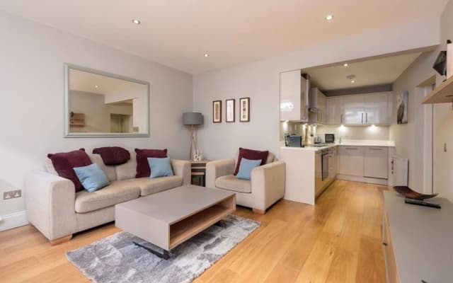 JOIVY Super Central Luxury Edinburgh Apartment - photo 3