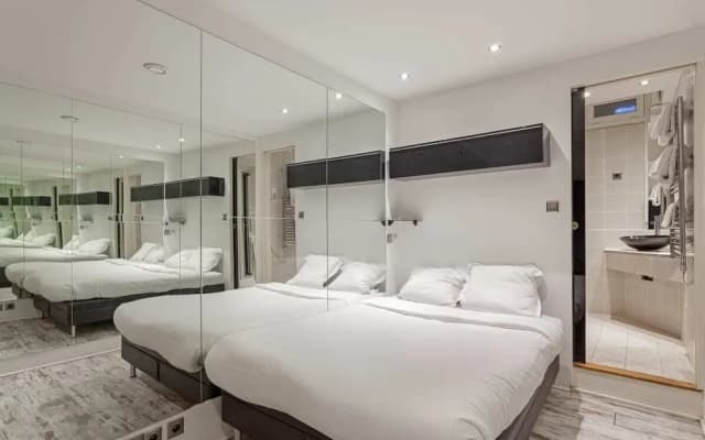Bright Modern Two-Bed Apartment in Paris - photo 4