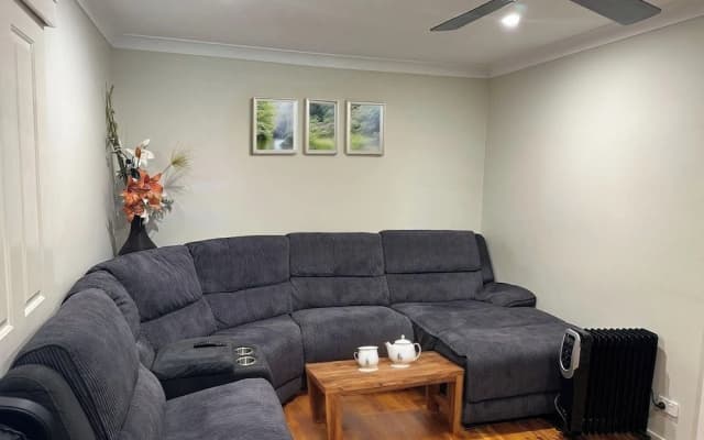 Cheerful 4 Bedroom with free Parking - photo 5