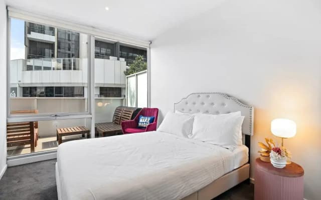 Bright 2-bed Home With Secure Parking - photo 5