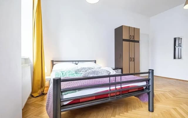 Cozy 4BR Apt Garden Close to Danube - photo 4