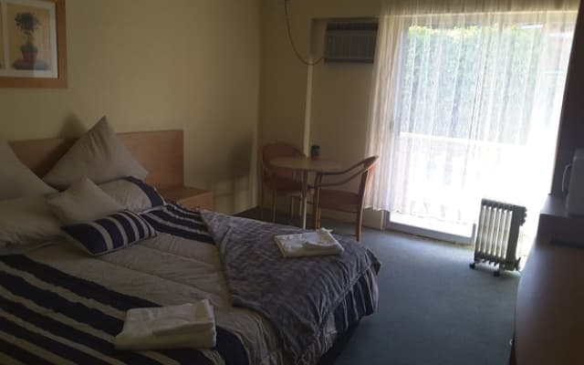 Rest Easy Motel - photo 3