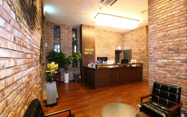 Bricks Hotel - photo 2
