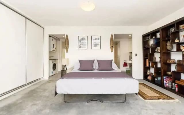 Poolside Apartment Opposite Redfern Park - photo 5