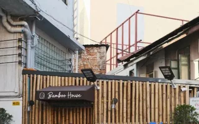 Hidden Gems in China Town, 2 Bedrooms - photo 2