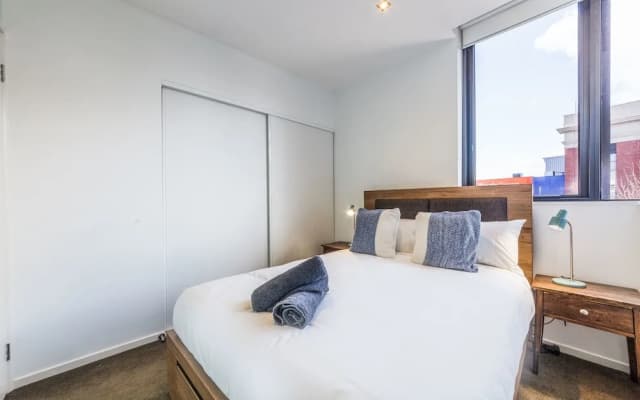 Stylish 2 bed 2 bath parking wifi pool - photo 2