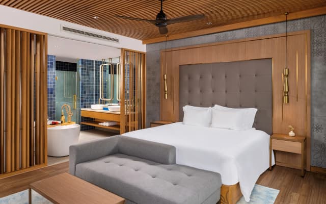 Royal Beachfront Villas & Spa Danang - photo 4