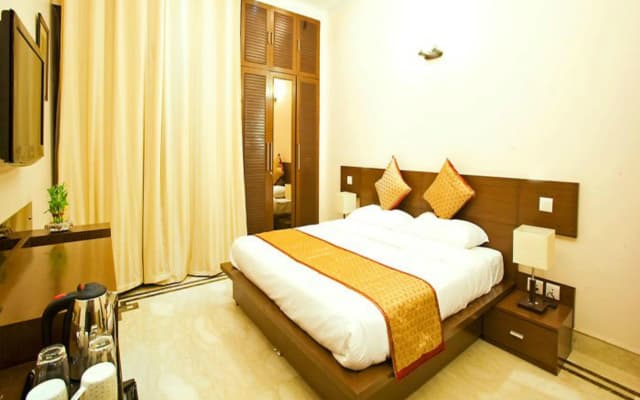 Evergreen Suites Defence Colony - photo 3