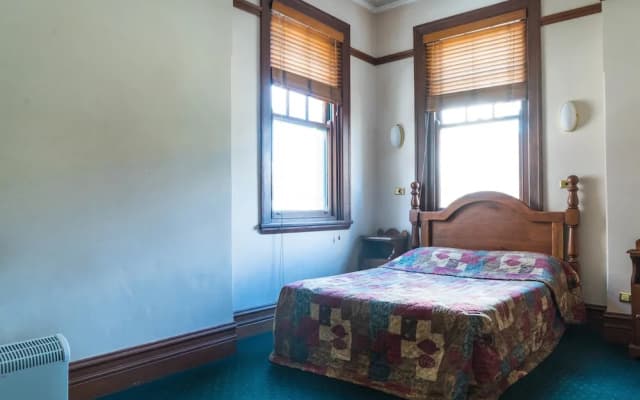O'Malley's Hotel - photo 3