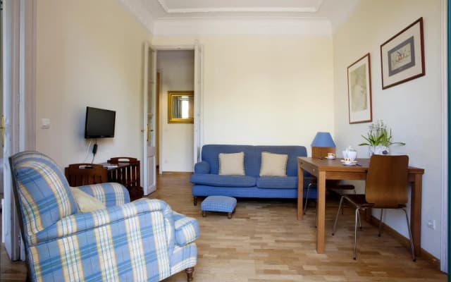 Gran Via - Three Bedroom Apartment - photo 3
