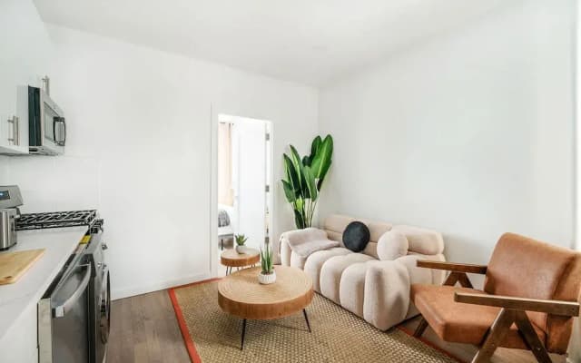1290-3 New Renovated 2 Bedrooms in UES - photo 3