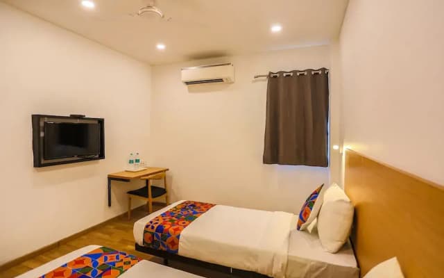 FabHotel A One Paschim Vihar - photo 4