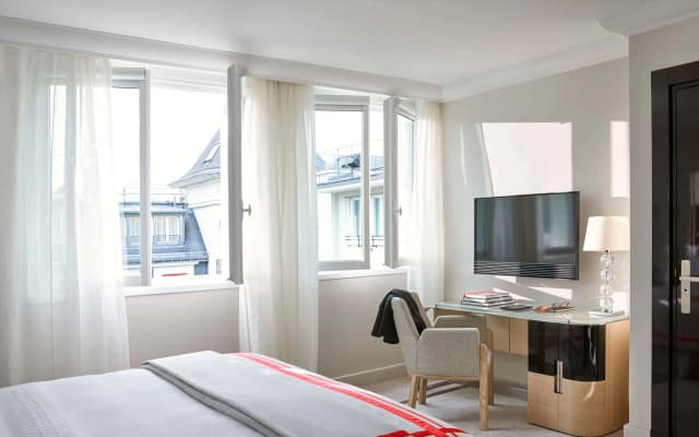Plaza Athenee Hotel - photo 3