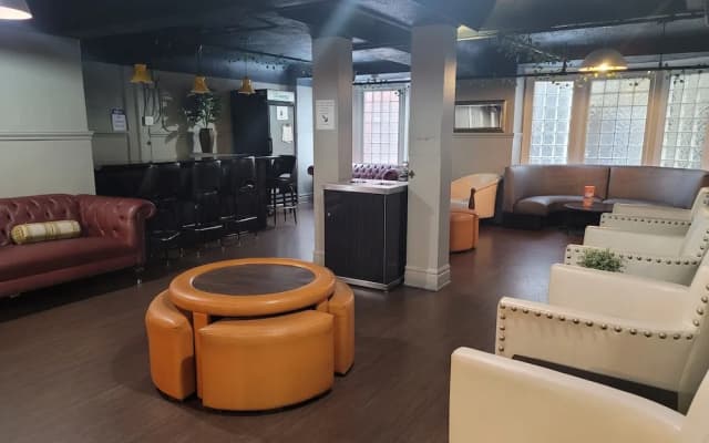 Ansonia Hotel - Hostel - photo 2