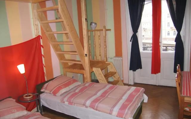 Locomotive Light Hostel  Apartments - photo 3