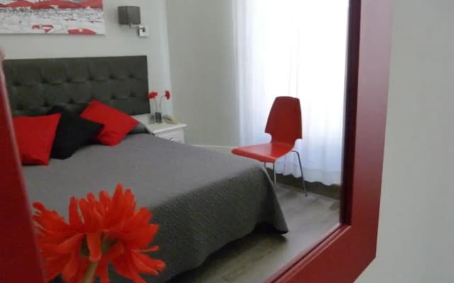 Hostal Lauria - photo 3
