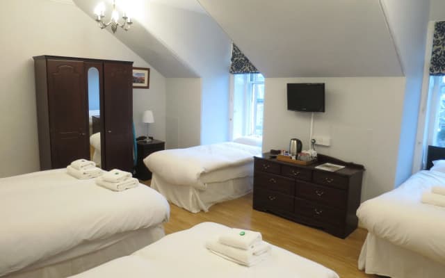 Thornfield Guest House - photo 4