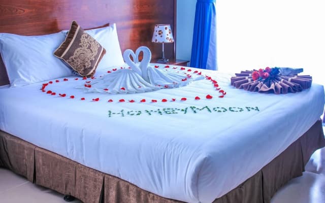 OYO 153 L&M Hotel - photo 3