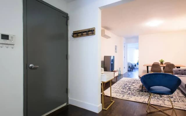 39-3 Newly Renovated 3 BR Prime Midtown Sleeps 6 - photo 3