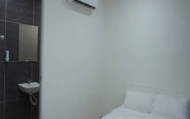 Tropic City Hotel - photo 2