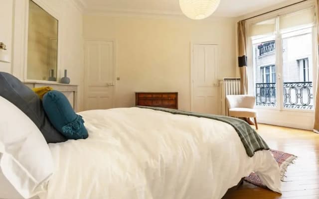 Chic Grenelle 3 Bedroom Apartment in Paris - photo 4