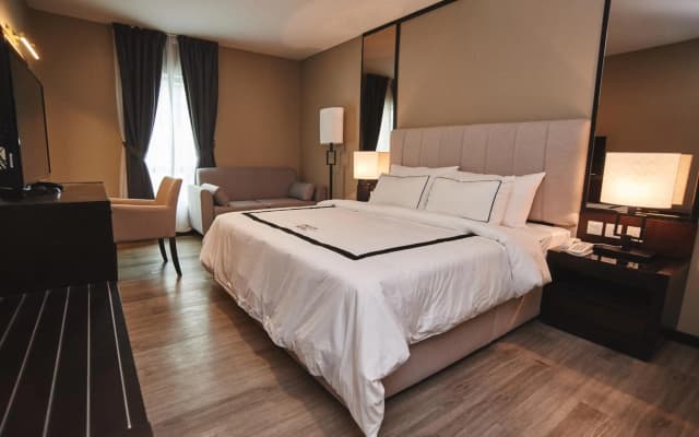 Corsica Hotel - photo 4