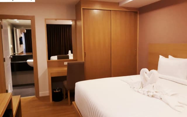 New Square Patong Hotel - photo 5