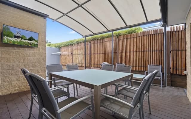 Seaside 3-bed Home, Direct Beach Access - photo 5