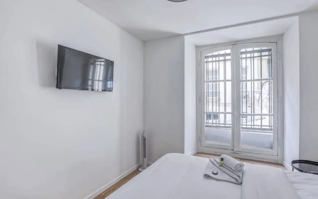 Stunning 3BR Home in the Heart of 10th Arr. Paris! - photo 4
