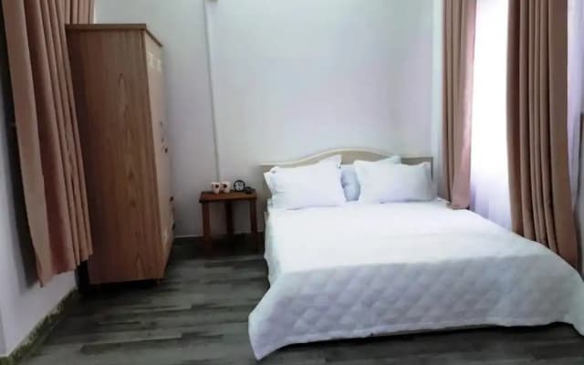 Leo's House - photo 5