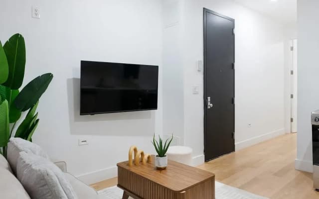 1290-3 New Renovated 2 Bedrooms in UES - photo 3