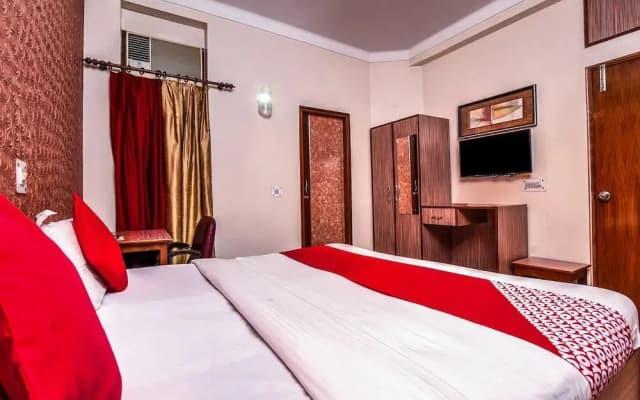 The Excellency by OYO Rooms - photo 4