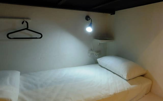 Seek Sleep Hostel - photo 3