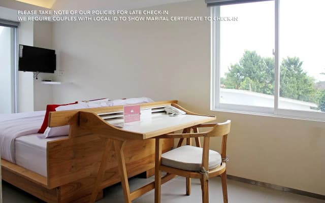 ZEN Rooms Patra Kuningan Syariah - photo 5