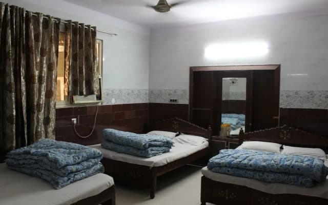 Central Guest House - photo 3