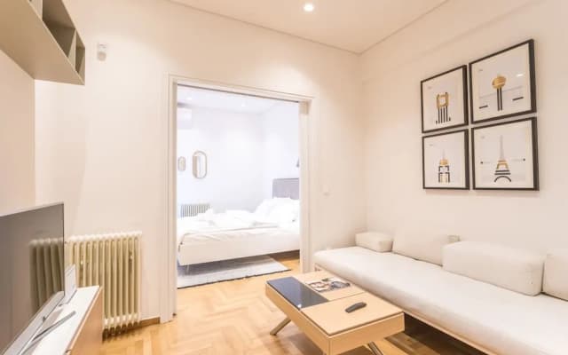 QuietFlat 4th Flr HiEnd 1bdr - photo 3