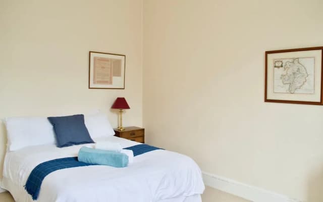 Spacious Flat in Central Stockbridge - photo 2