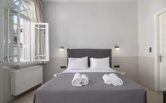 Plaka Arch Suites - photo 4