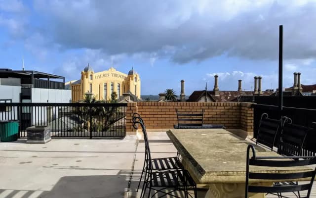 Acland Street Studio Apartment FREE PARKING - photo 4