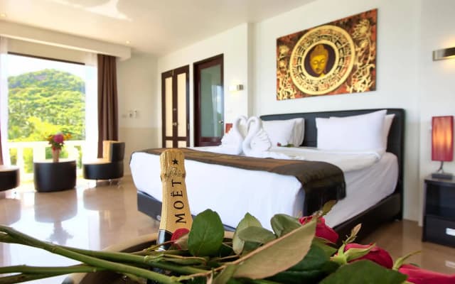 Crystal Bay Beach Resort - photo 2